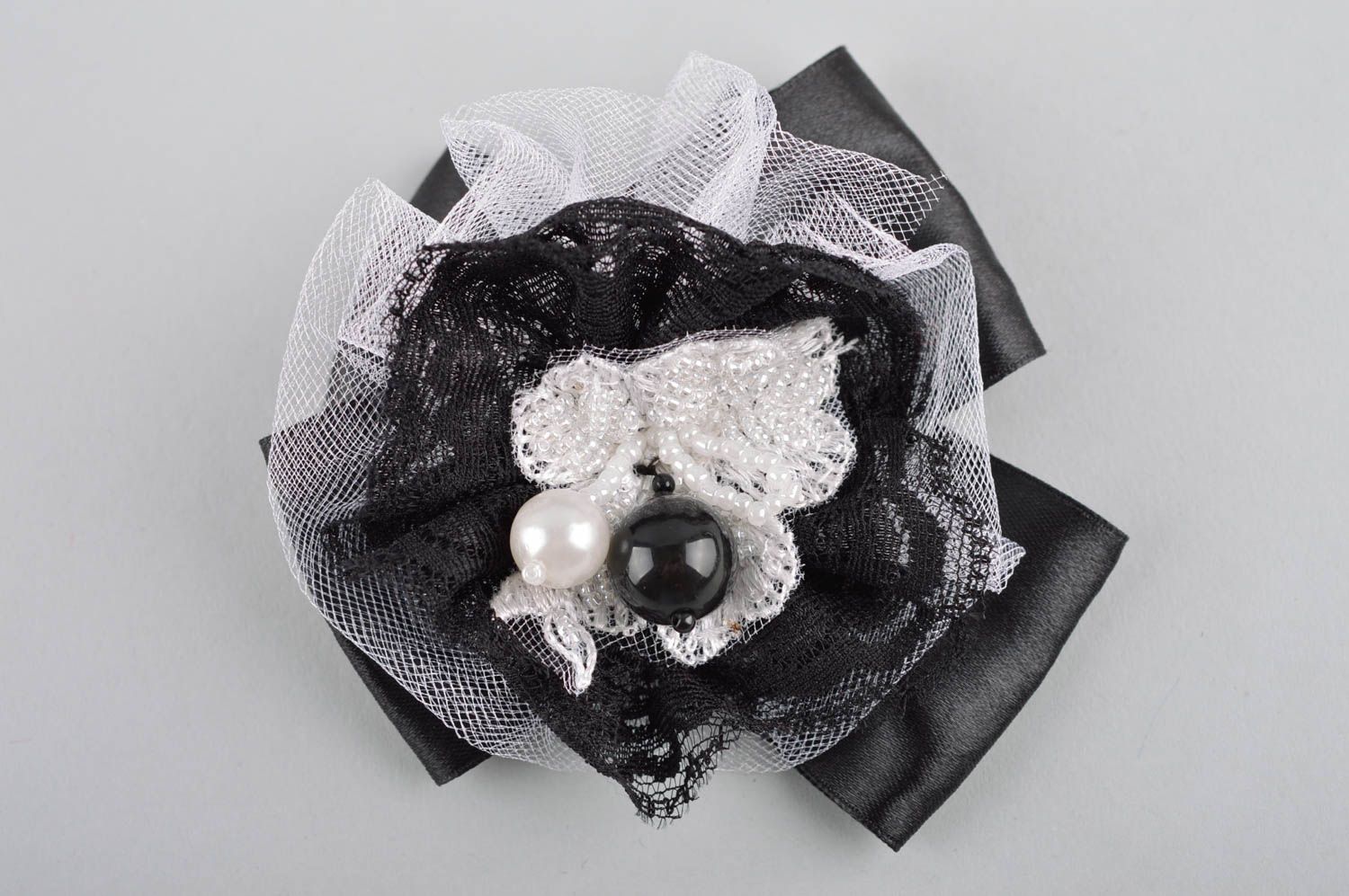Broche fantaisie faite main Bijoux artisanaux noir Accessoire pour femme photo 2