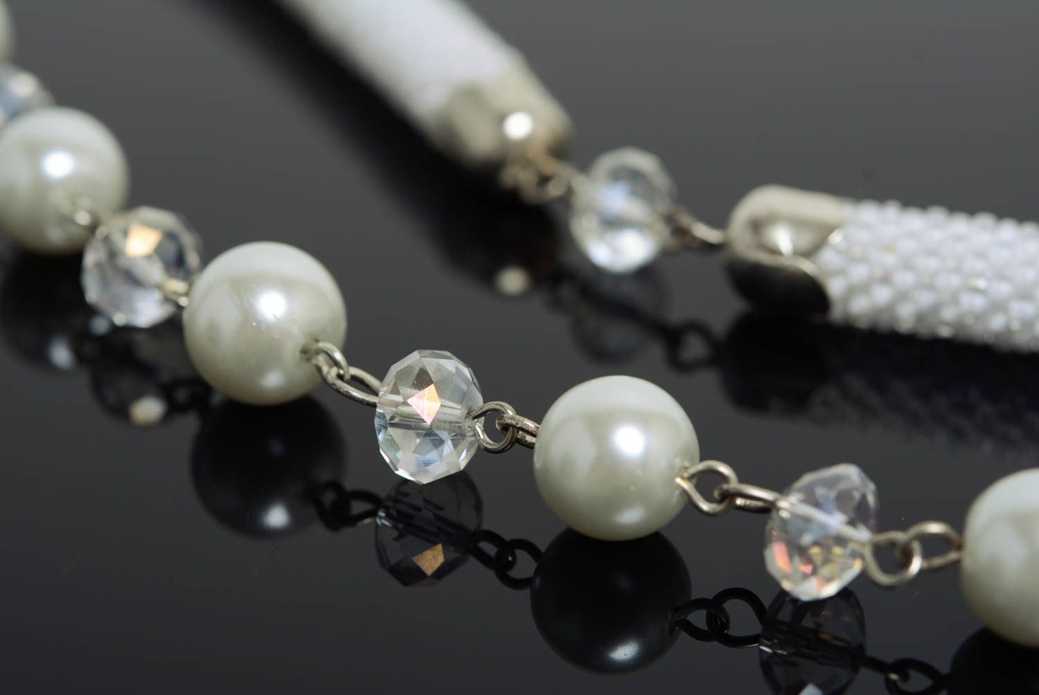 Collier blanc en perles de rocaille et perles d'imitation fait main de soirée photo 4