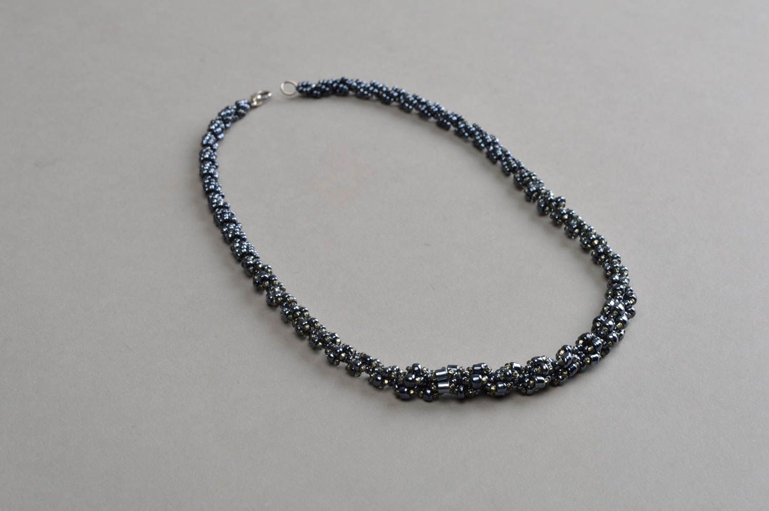 Collier noir Collier femme fait main Bijou fantaisie perles de rocaille design photo 3
