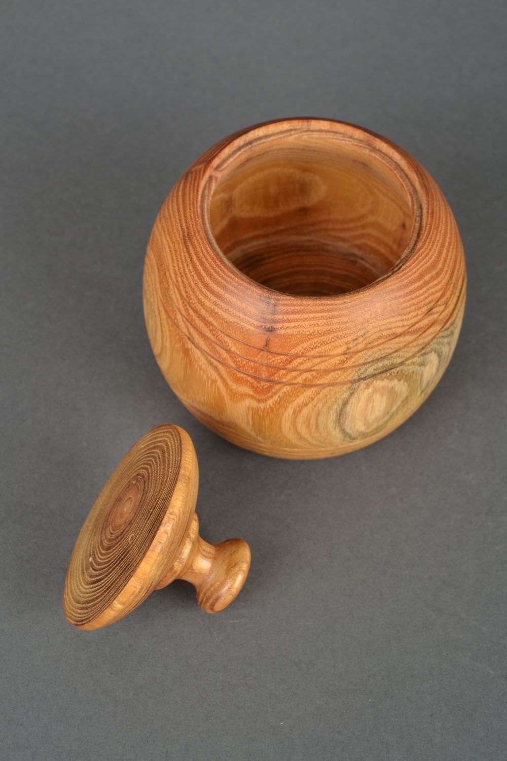 Varnished wooden pot with lid photo 5