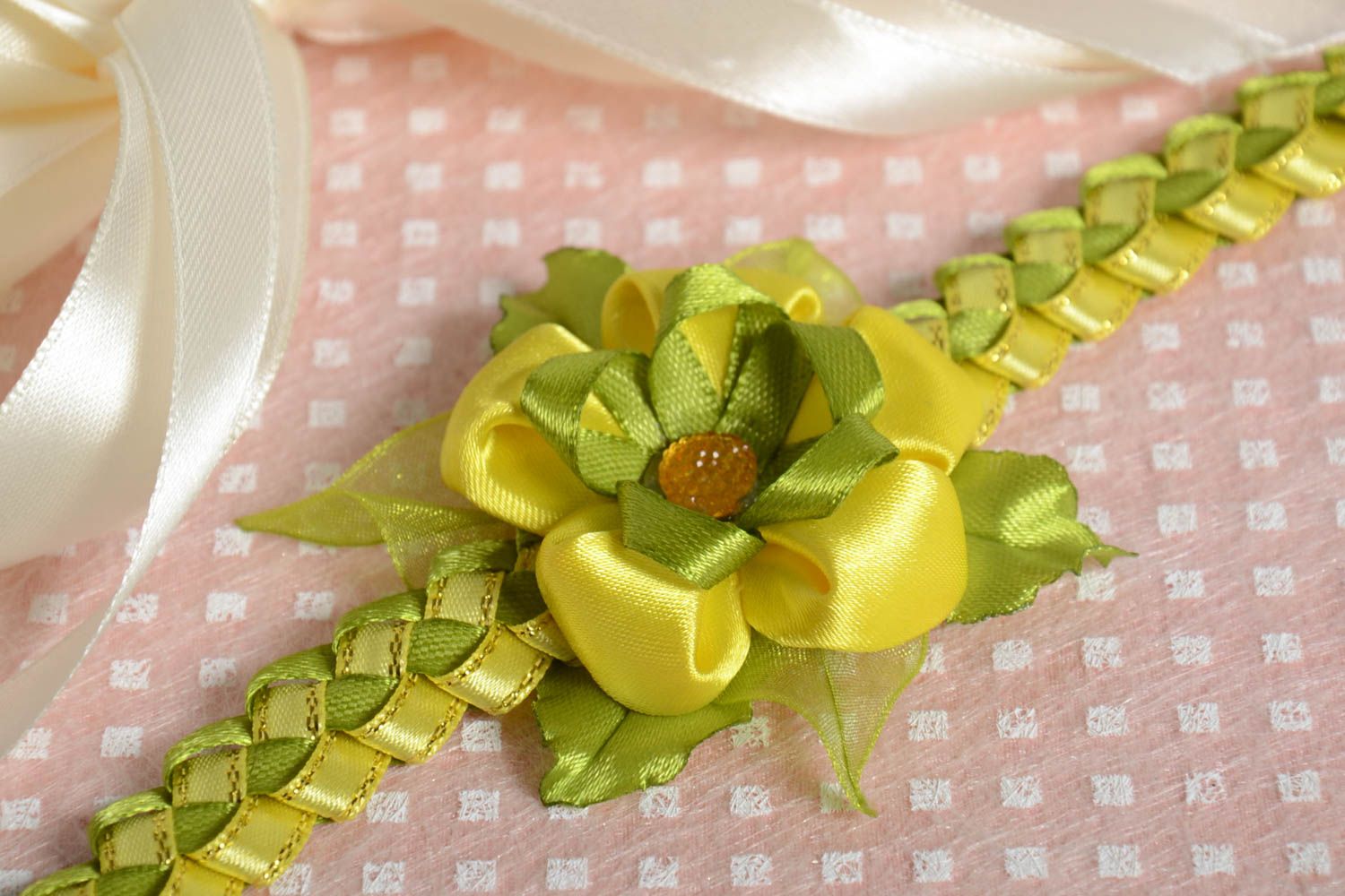 Pulsera artesanal de cintas color oliva accesorio para mujer regalo original foto 1
