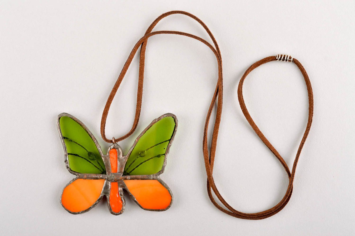 Бижутерия ручной работы украшение на шею подвеска и кулон из олова Яркая бабочка фото 4