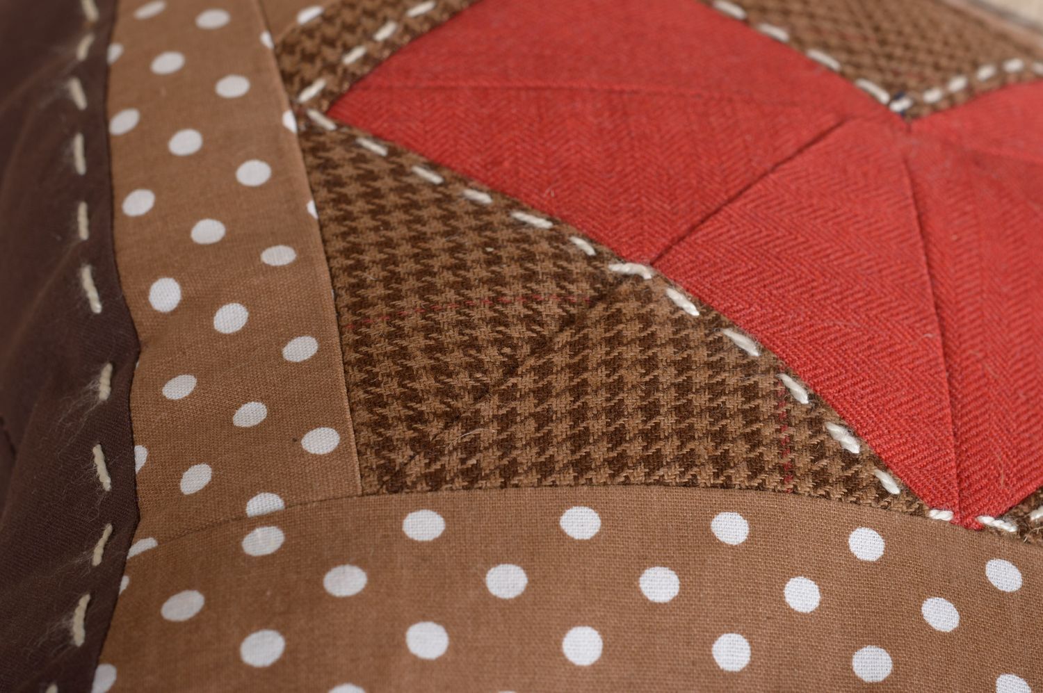 Coussin design fait main Oreiller pour canapé carré marron Textile de maison photo 4