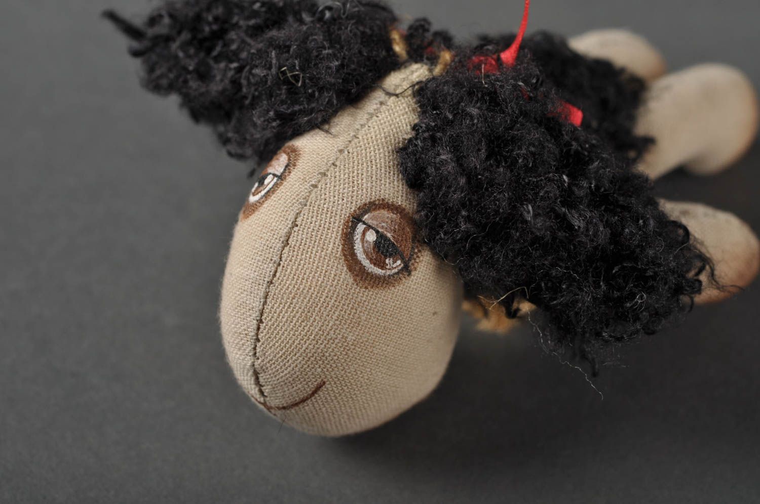 Handmade Kuscheltier Schaf bemalt Stoff Spielzeug Geschenk für Kinder klein foto 2