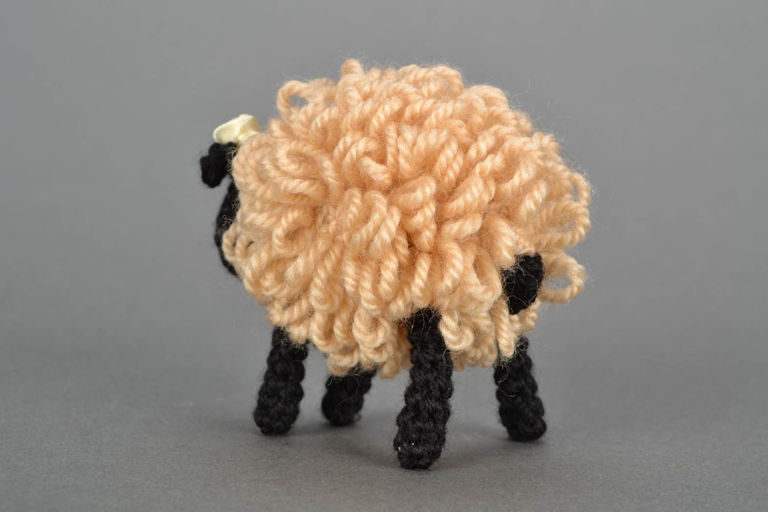 Brinquedo de malha tricotado de fios de algodão Ovelha foto 3