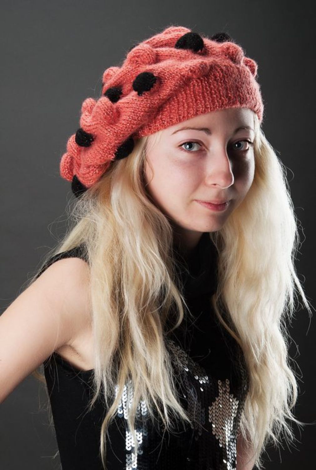 Knitted beret photo 2
