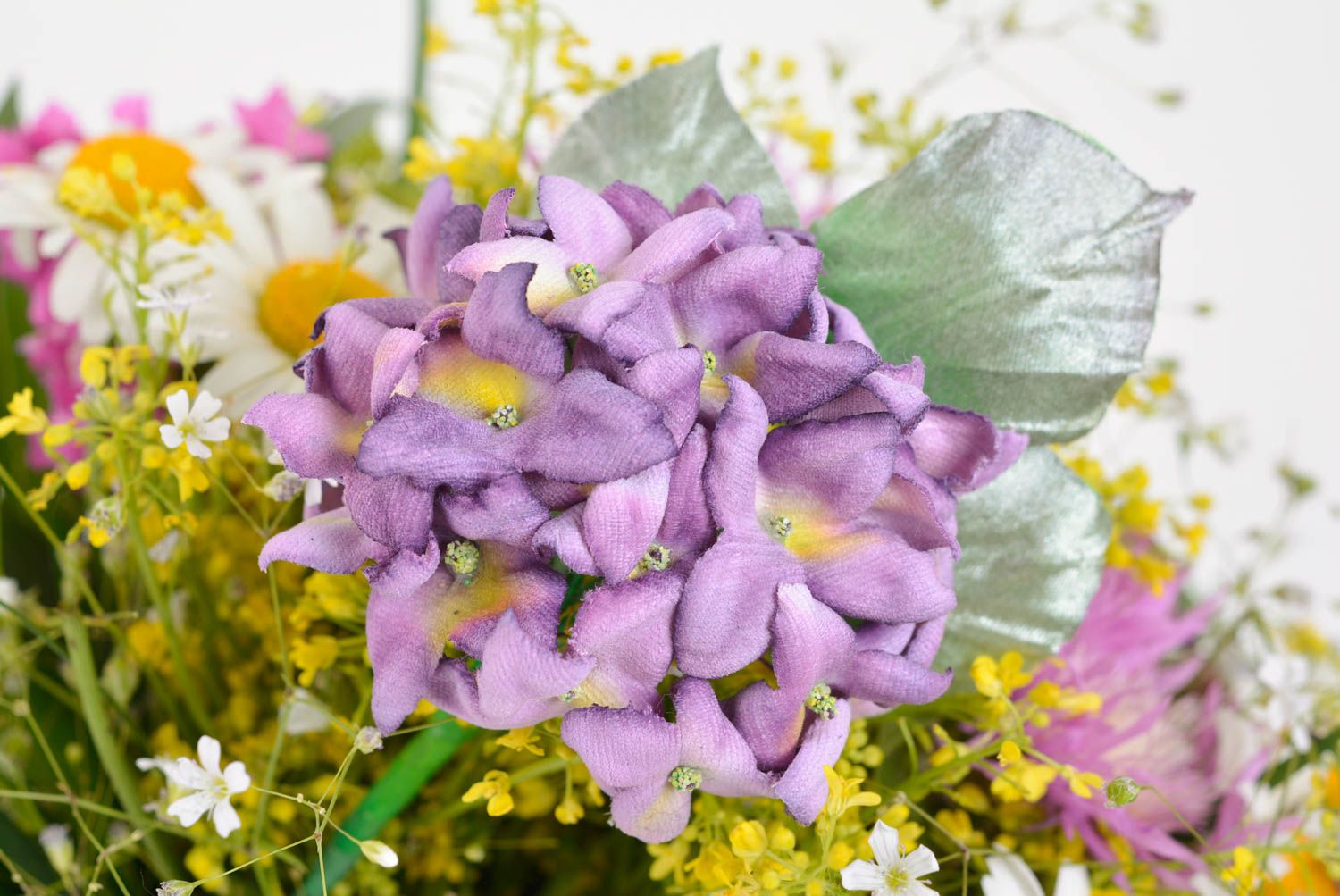 Тканевая брошь ручной работы в виде цветка гортензии шелковая красивая фото 2