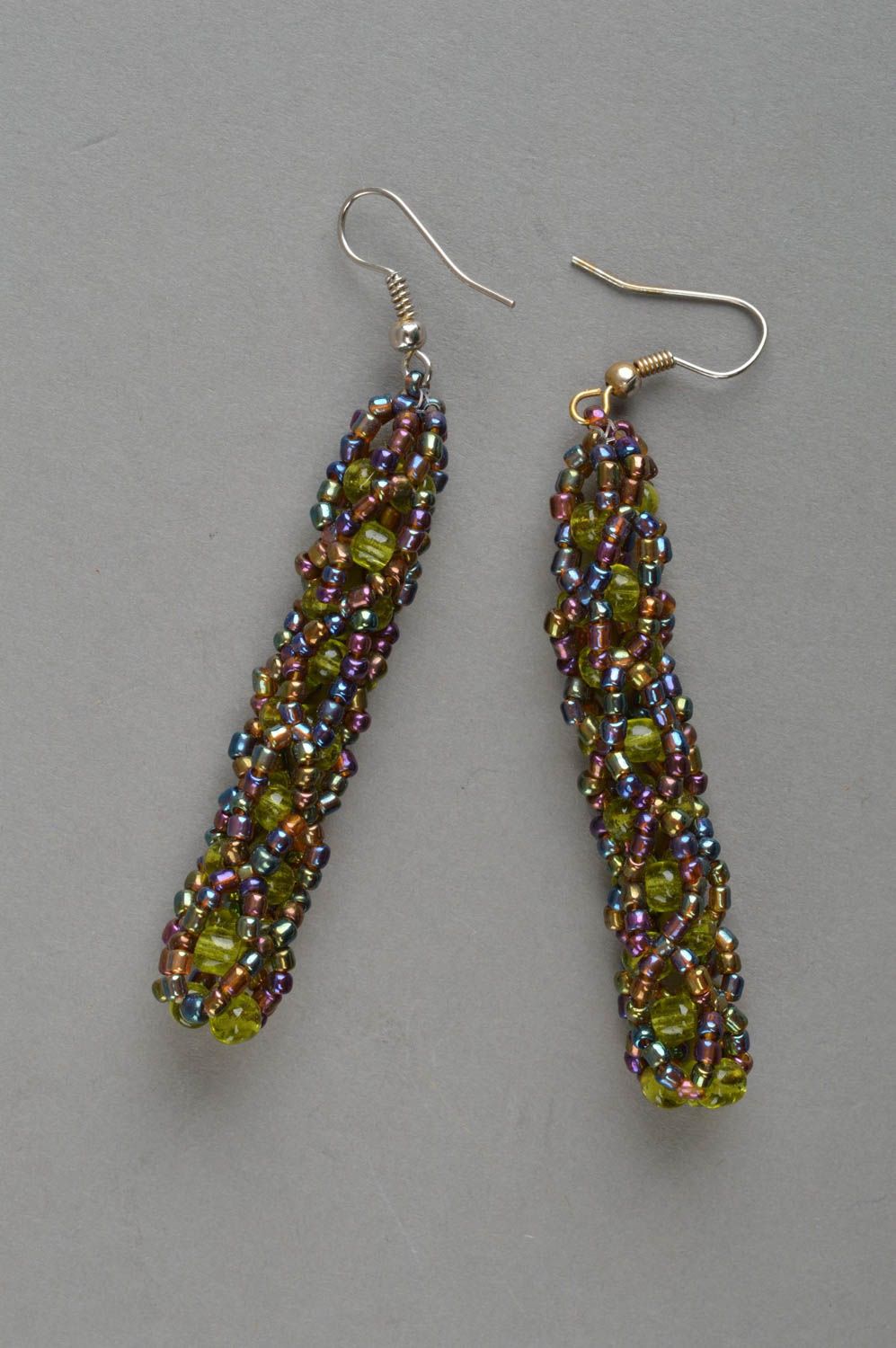 Boucles d'oreilles en perles de rocailles vertes faites main longues de design photo 2