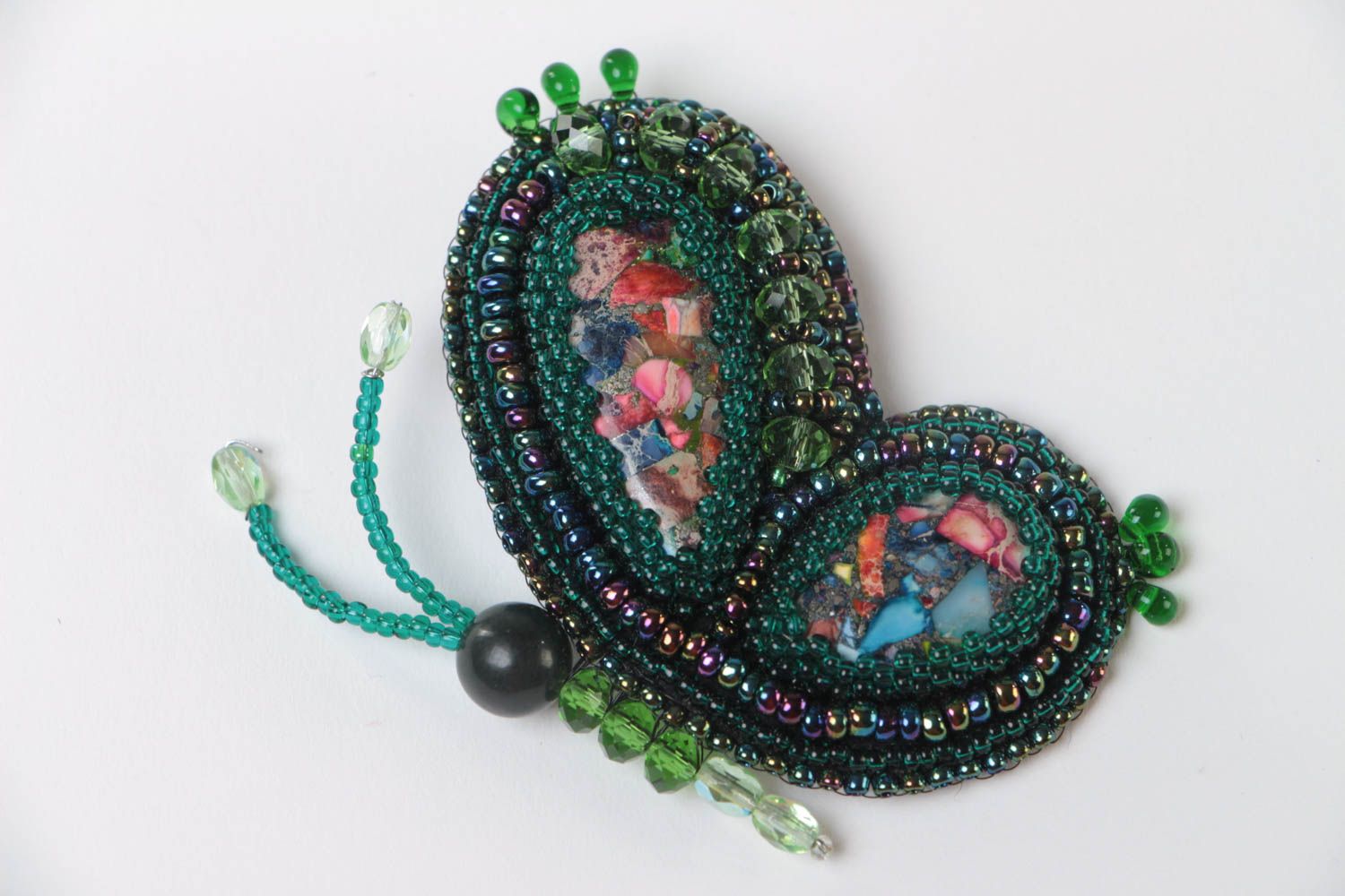 Grüne handgeschaffene Schmetterling Brosche aus Glasperlen und Textil handmade foto 2