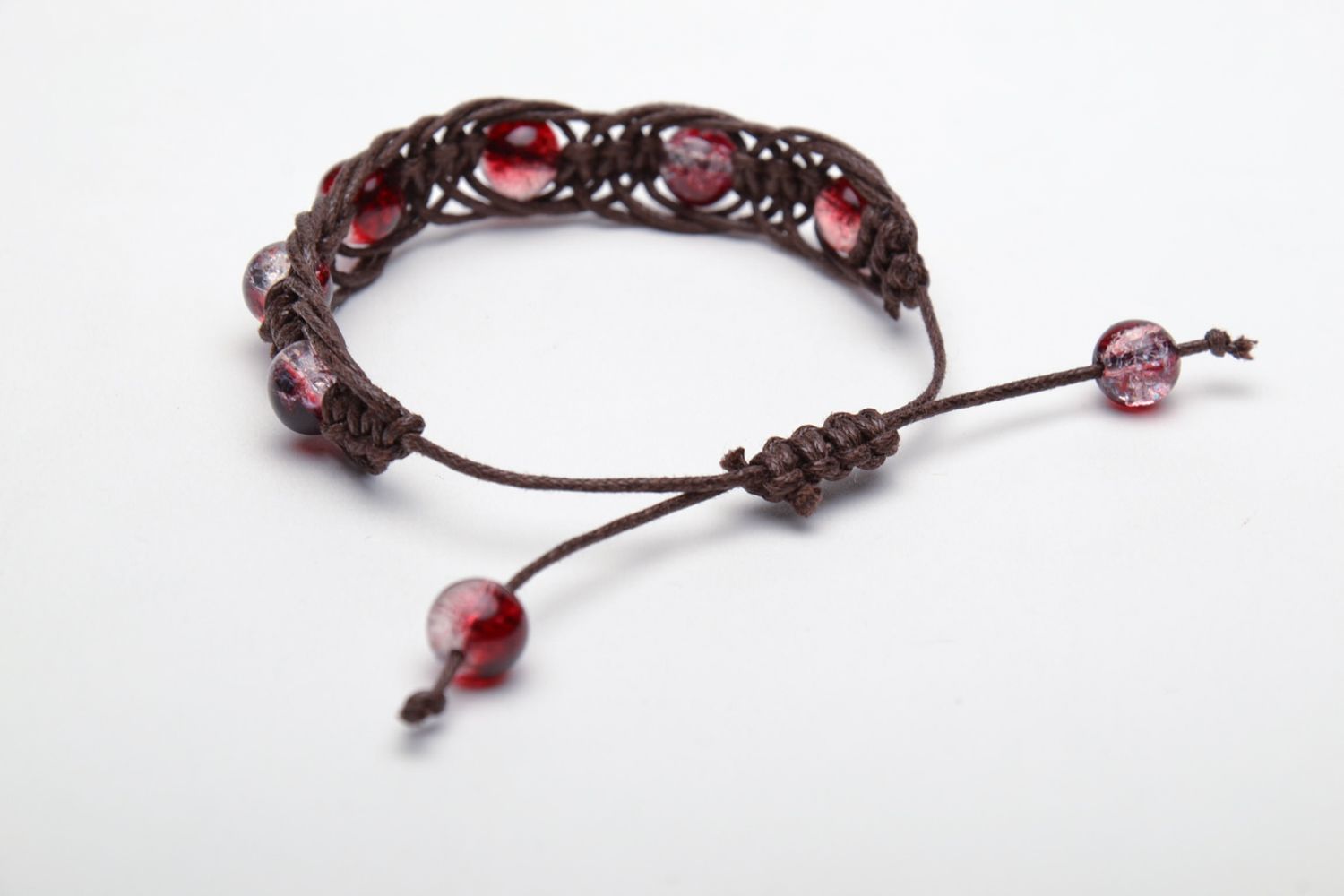 Bracelet en verre rouge et cordelette brune cirée étroit fait main pour femme photo 4