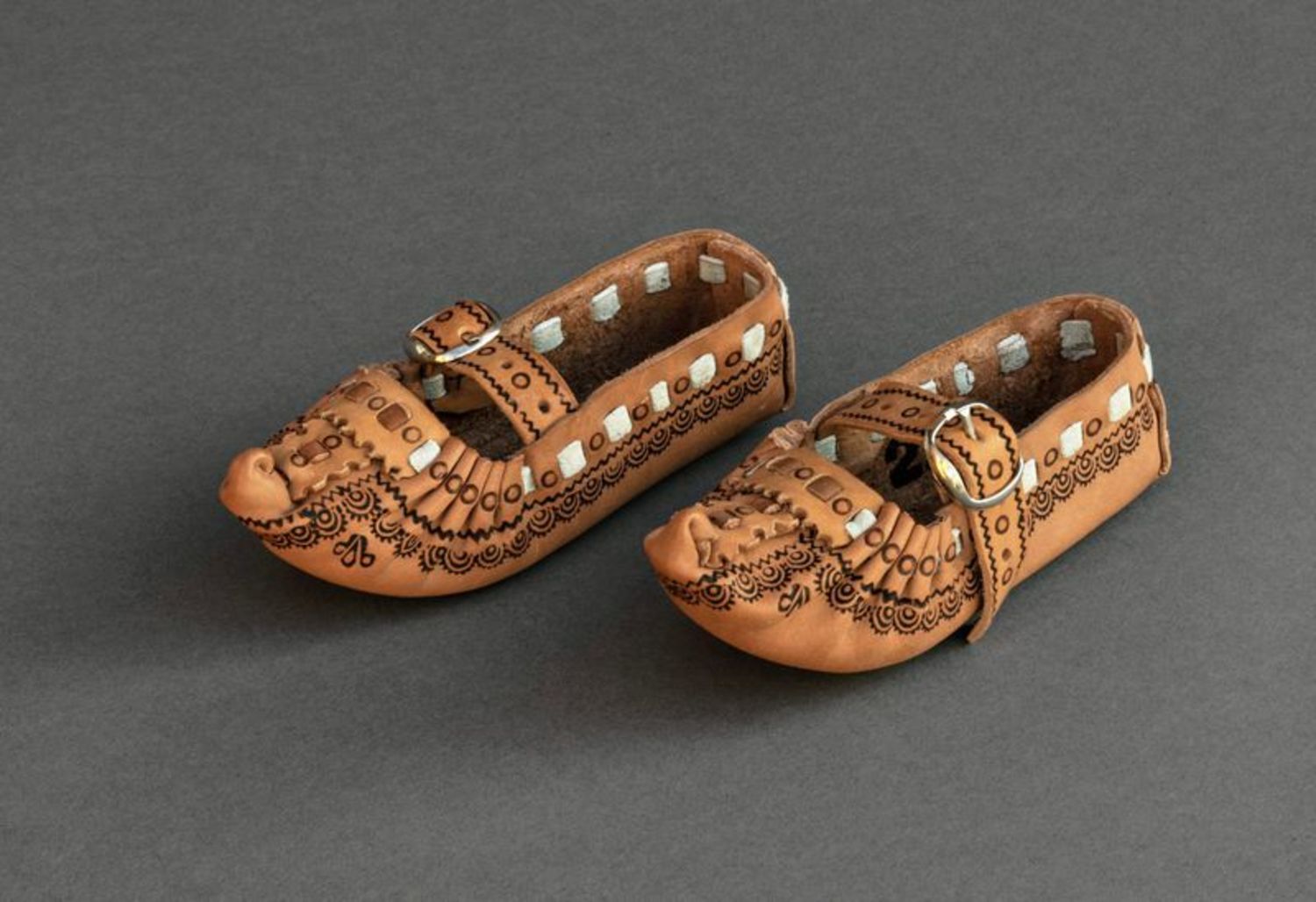 Children's leather slippers photo 2