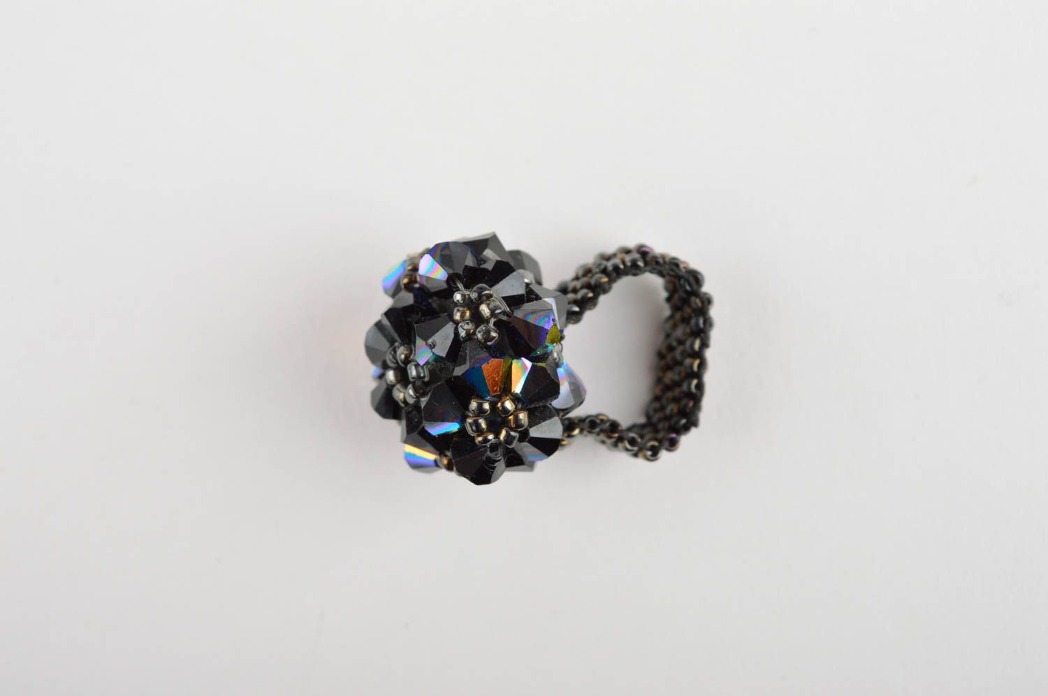 Кольцо ручной работы украшение из бисера женское кольцо с кристаллом необычное фото 5