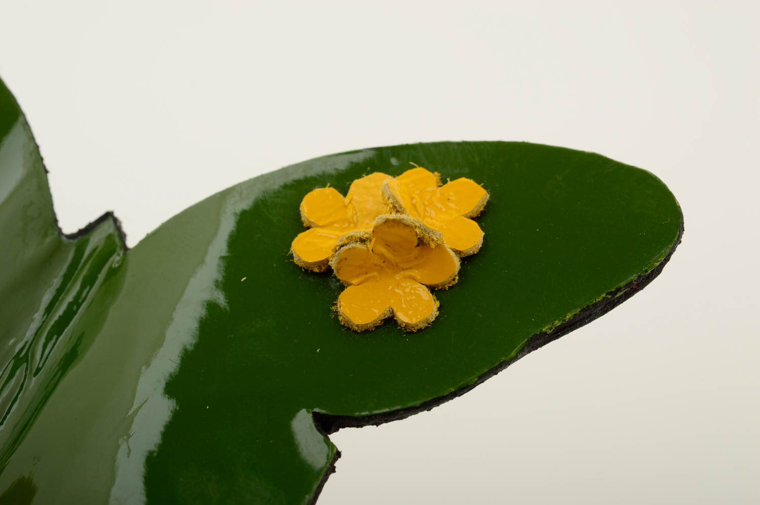 Broche verte Bijou fait main papillon en cuir naturel Cadeau pour femme photo 4