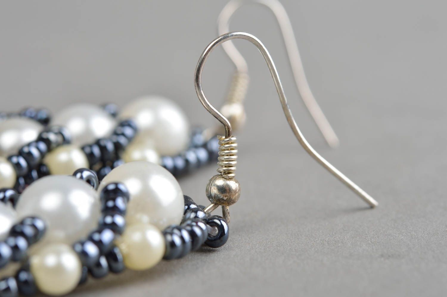 Elegante stilvolle Gehänge Ohrringe aus Glasperlen und Perlen für Frau handmade foto 4