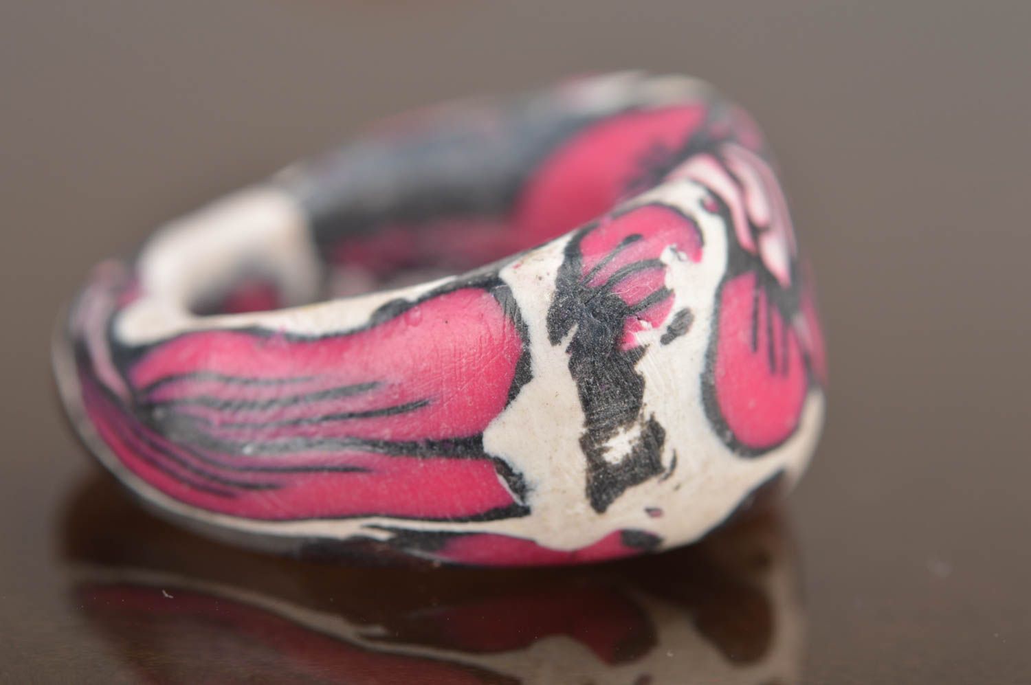 Кольцо из полимерной глины объемное красивое светлое с цветами ручная работа фото 2