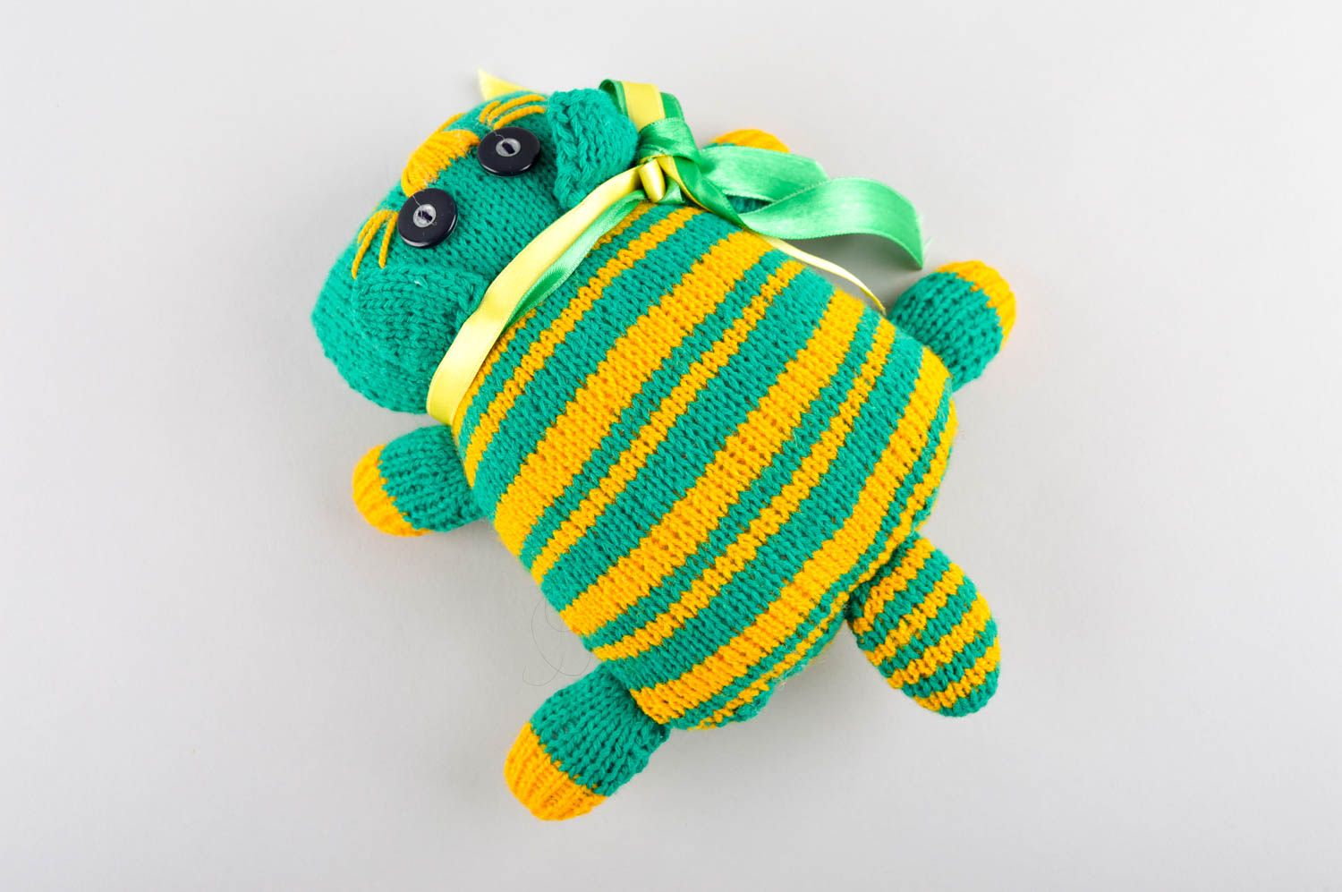 Peluche chat rayé Jouet tricot fait main bleu-jaune Cadeau pour enfant photo 4