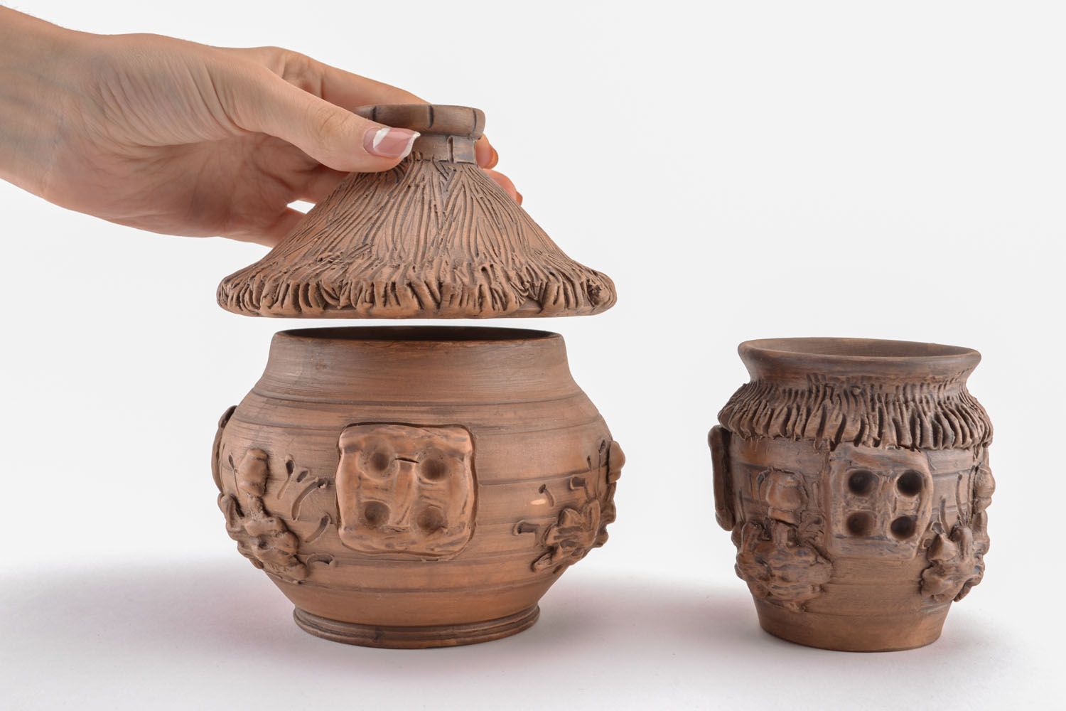 Pot en terre cuite avec couvercle fait main avec mug ethniques écologiques photo 1