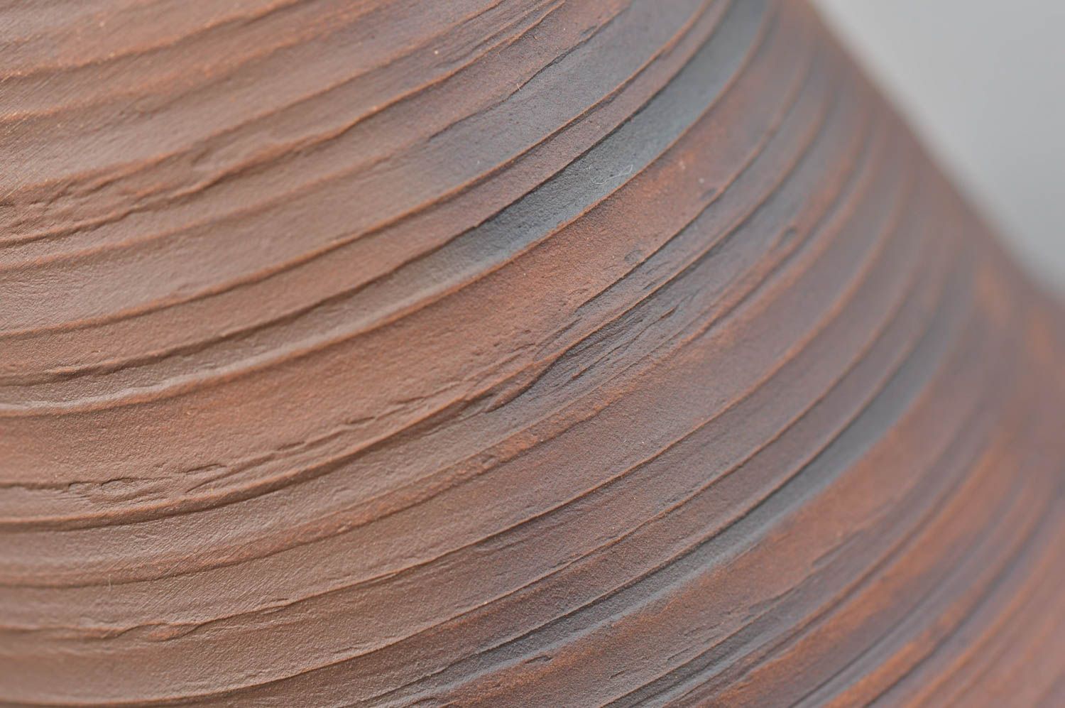 Керамический колокольчик ручной работы из красной глины на шнурке коричневый фото 5
