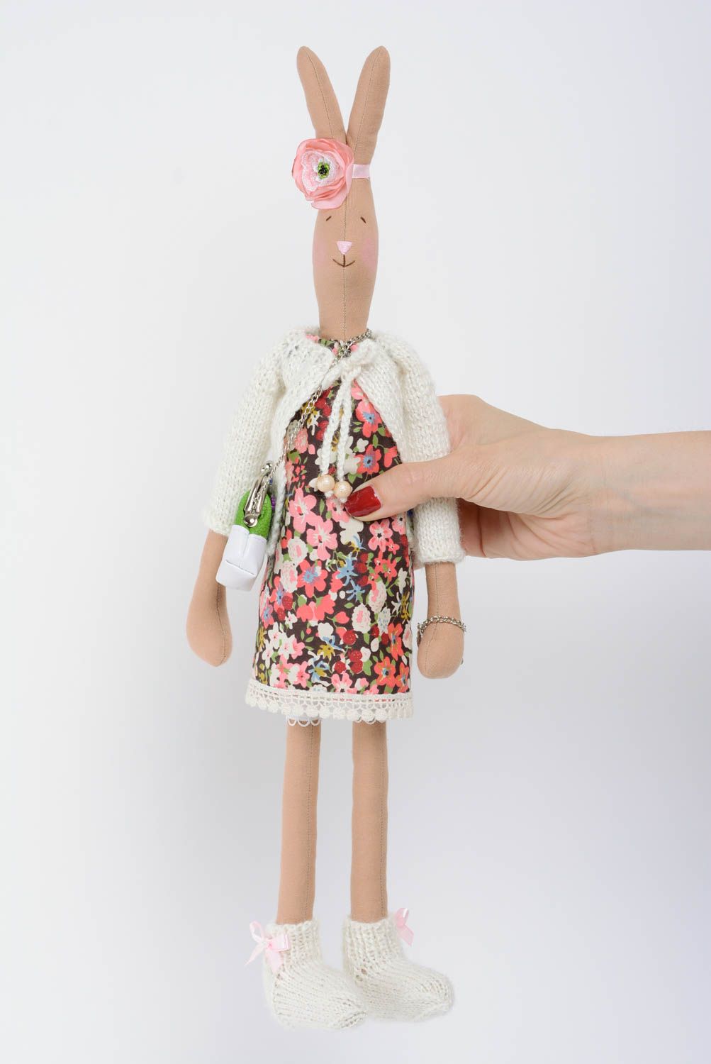Handmade Kuscheltier Hase im Kleid aus Baumwolle genäht Künstlerarbeit foto 5