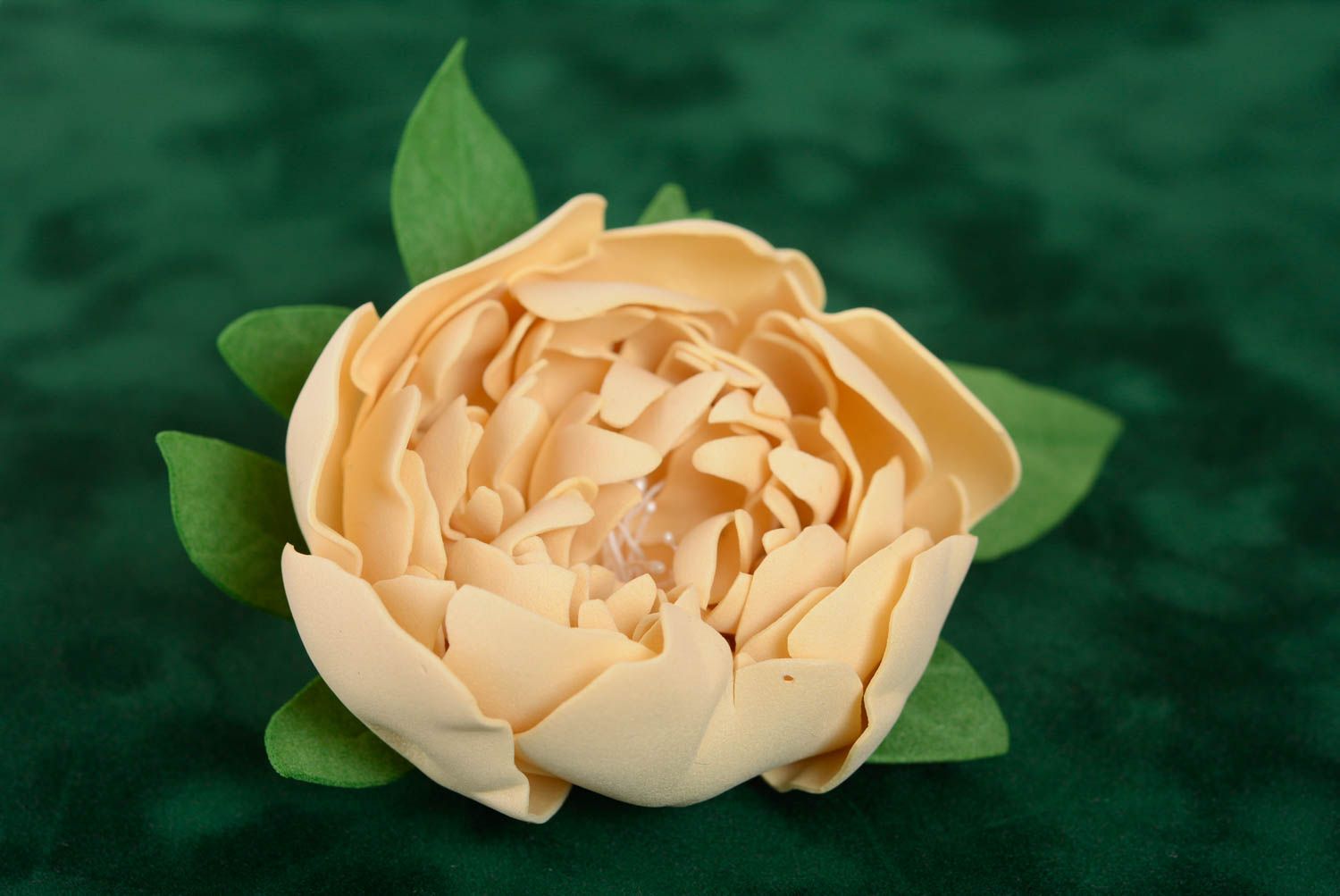 Zarte beige Brosche Blume aus Foamiran handgemachter Schmuck für Frauen Pfingstrose foto 1