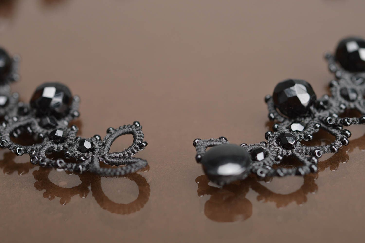 Schwarzes Collier aus Glasperlen Frivolite Technik handmade Schmuck für Frauen foto 4