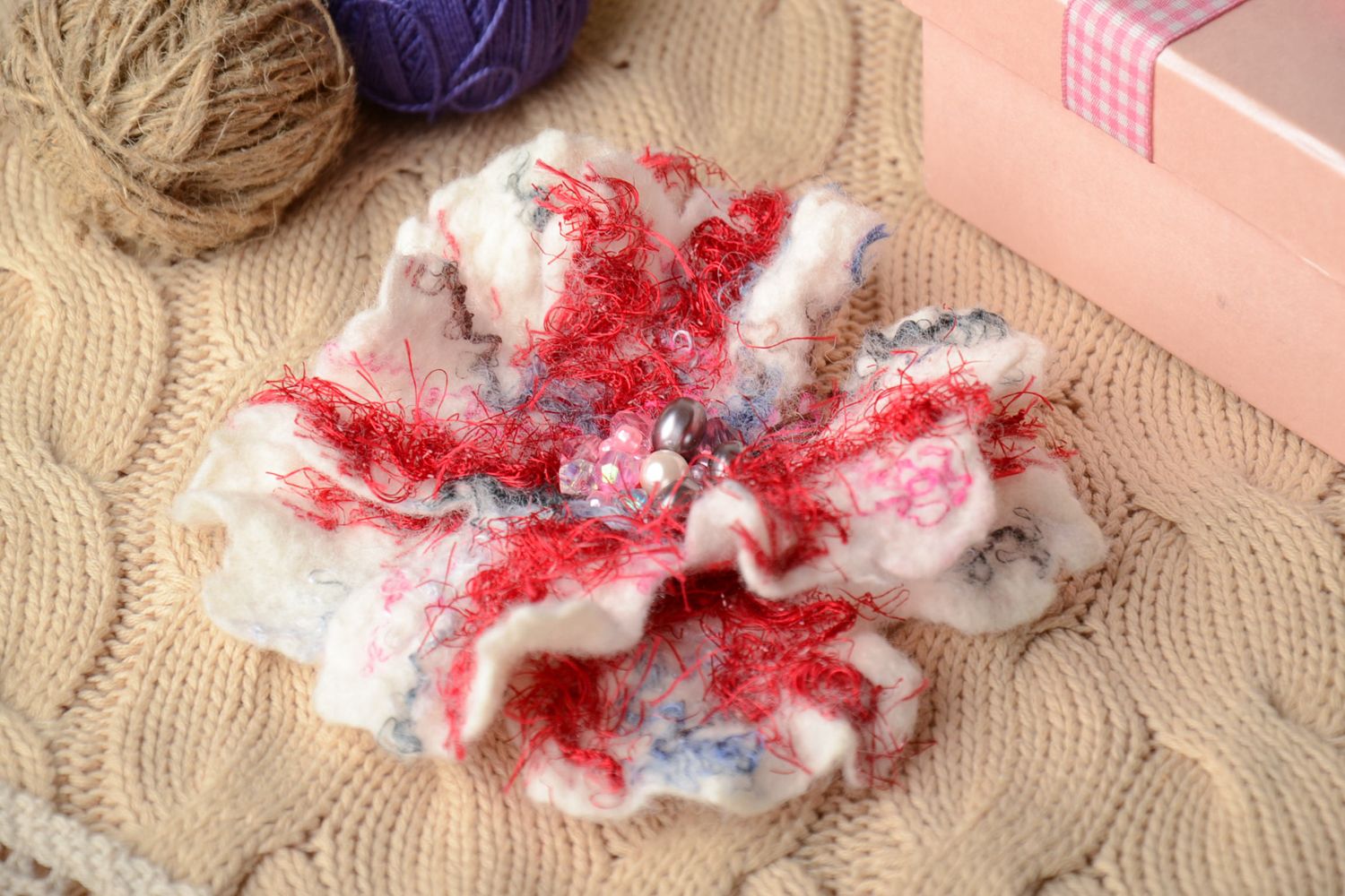 Broche en laine feutrée grande fleur faite main photo 1