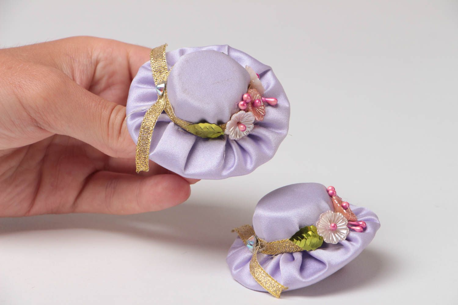 Set of 2 handmade decorative hair ties with light violet mini top hats photo 5