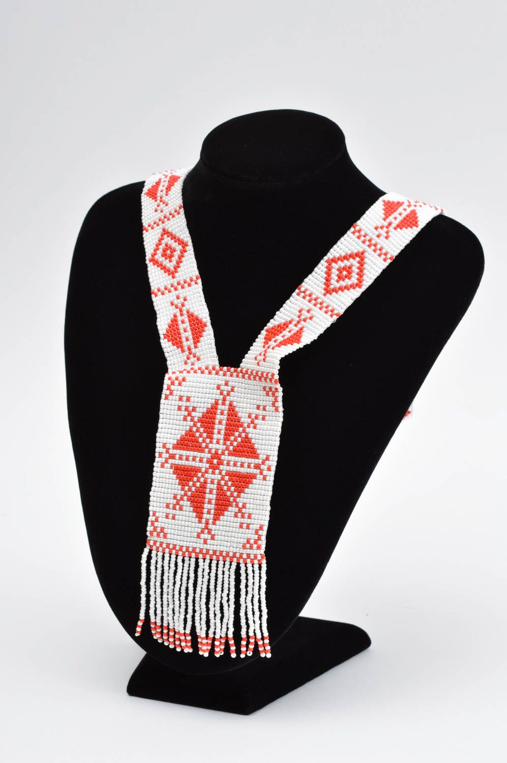 Украшение ручной работы гердан из бисера этническое украшение белое с красным  фото 1