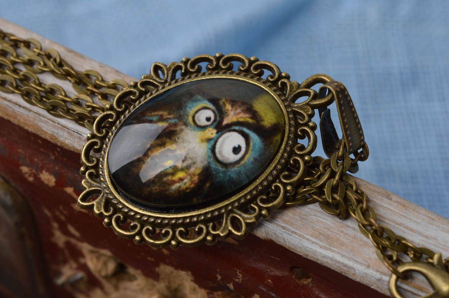 Joli pendentif sur chaîne de style vintage en verre et métal fait main Hibou photo 4