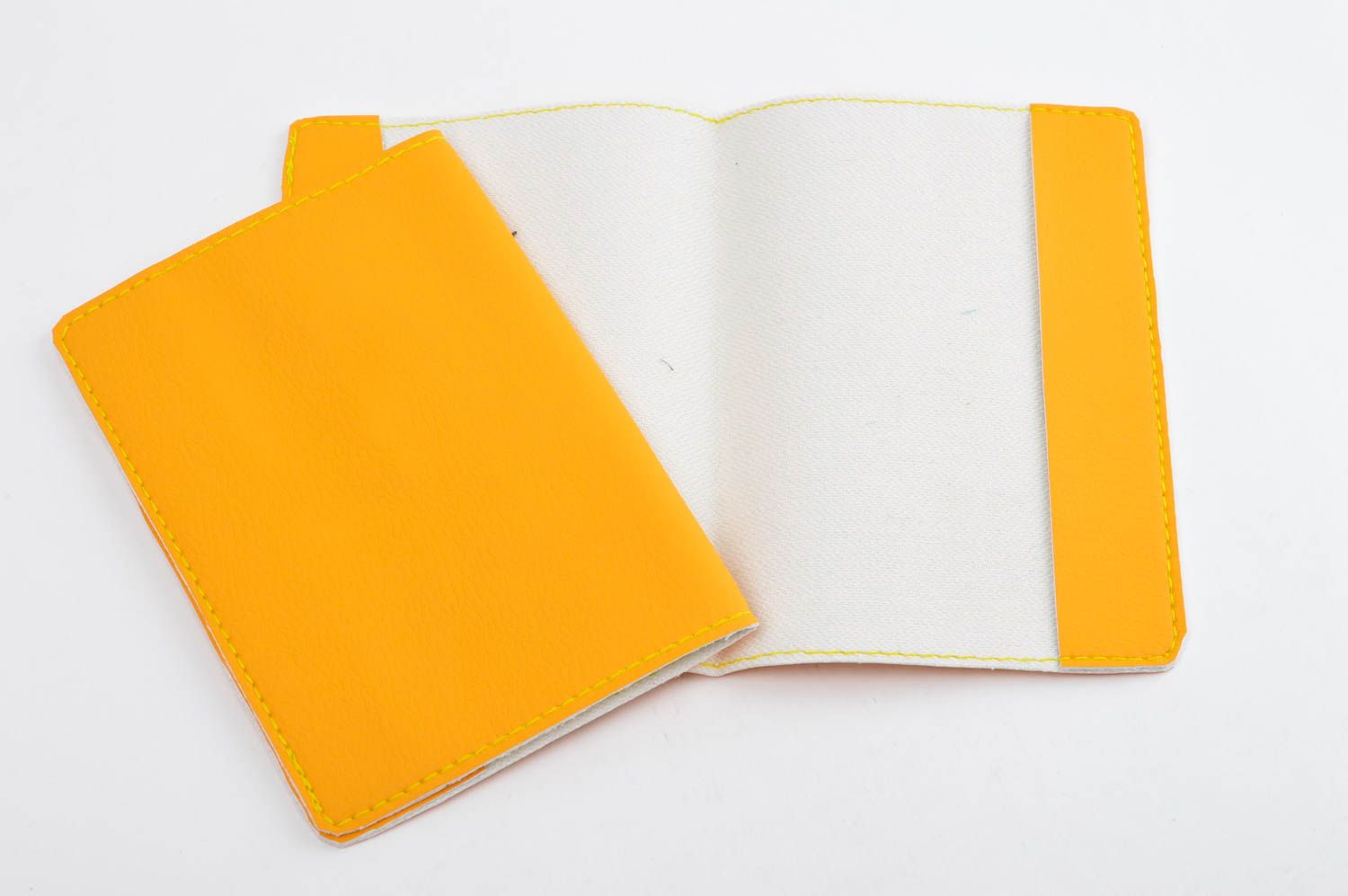 Porte passeport cuir artificiel jaune fait main Cadeau original tendance photo 4