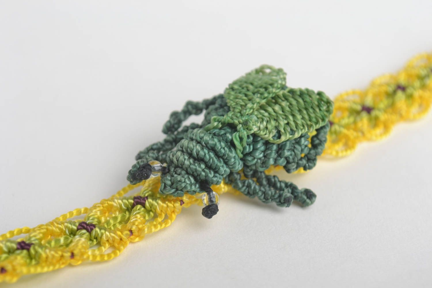Украшения ручной работы браслет на руку плетеная брошь муха желтый с зеленым фото 2