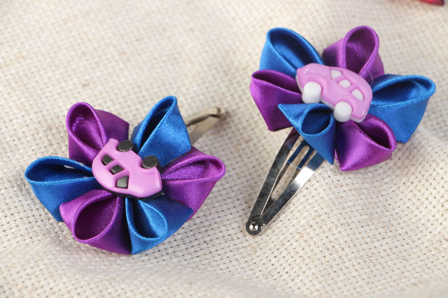 Set of 2 beautiful handmade children's hair clips with ribbon flowers and cars photo 1