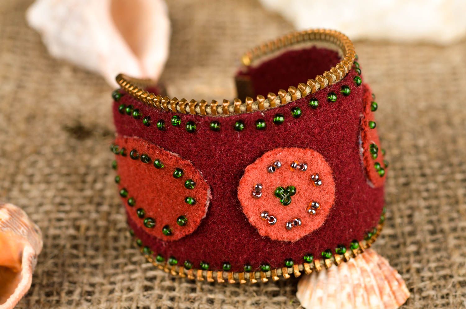 Bracelet textile Bijou fait main rouge en polaire Accessoire pour femme photo 1