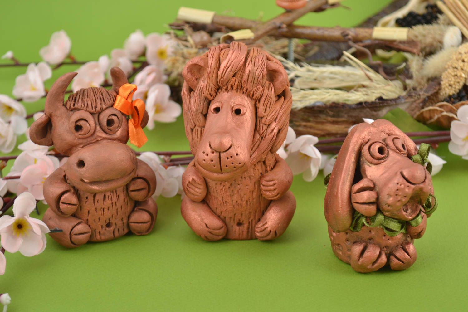 Figuras decorativas hechas a mano animales de barro souvenirs originales foto 1