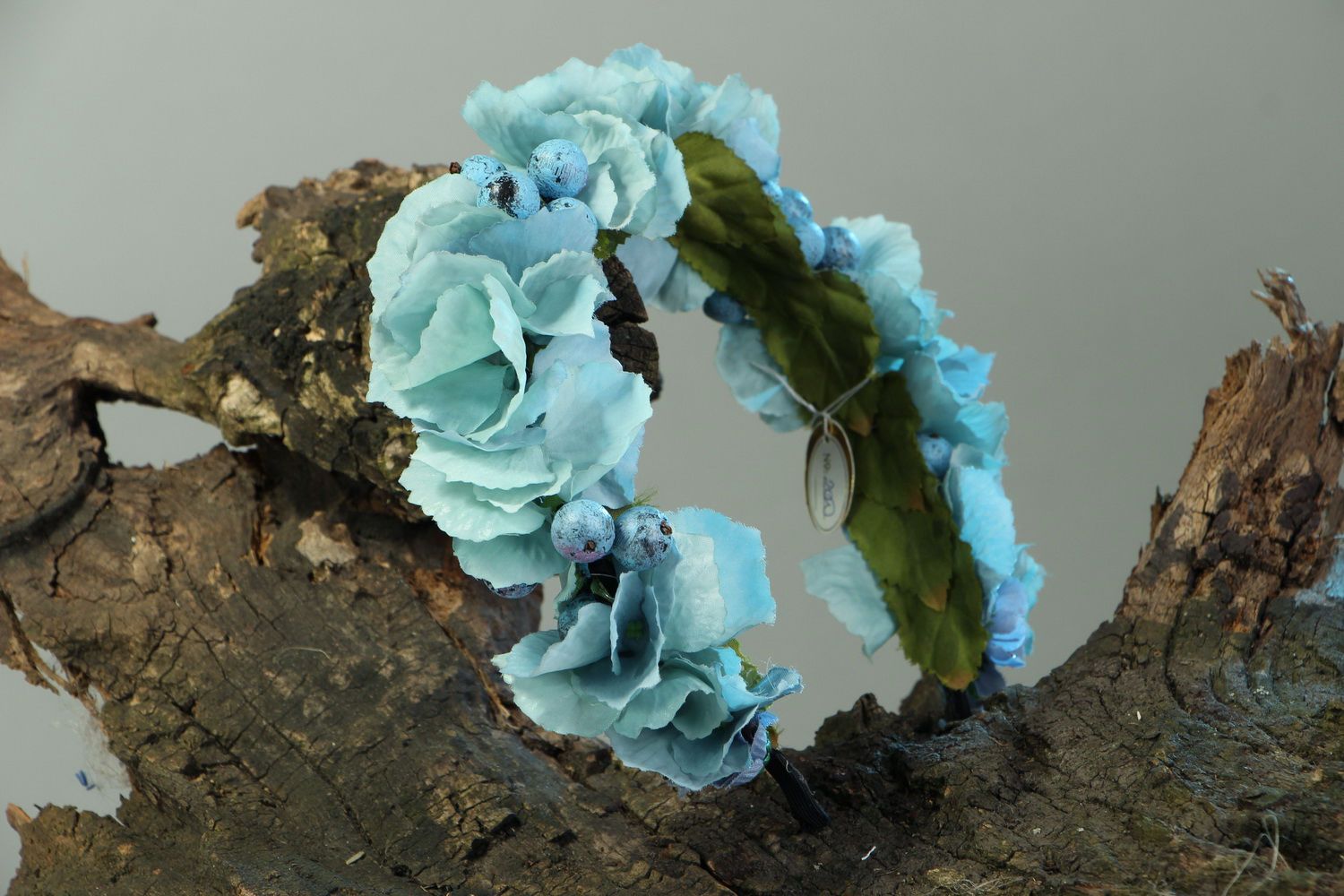 Blue headband with artificial flowers photo 5