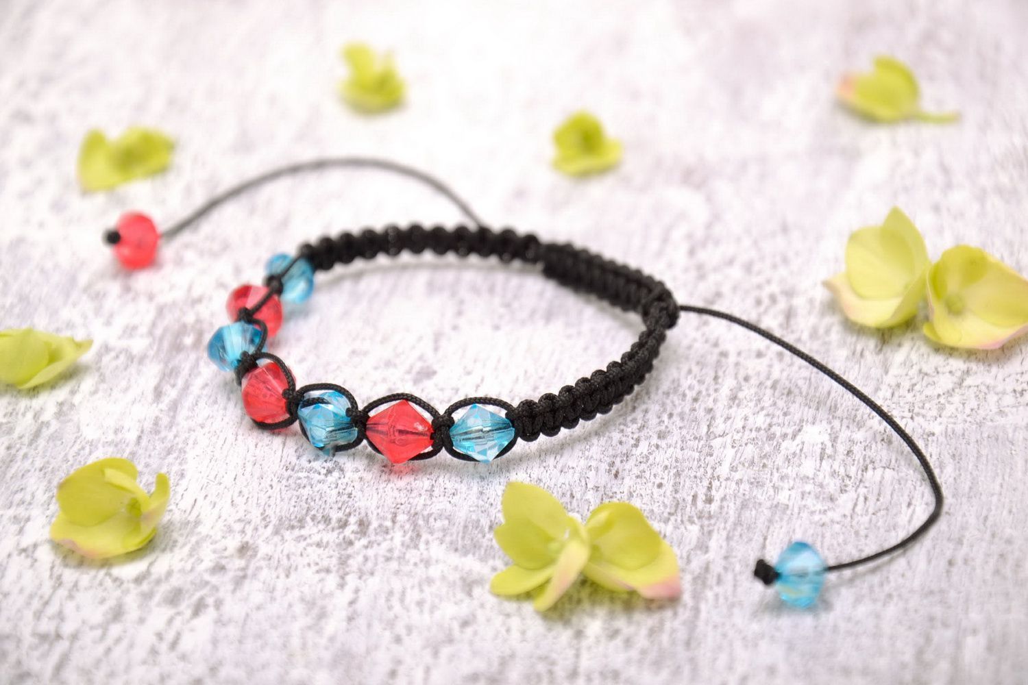 Bracelet perles en bois/plastique/pierres rouge bleu photo 1