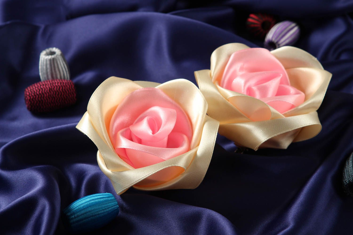 Modeschmuck Broschen handgemachte Geschenke Haarklammern mit Blumen  zart schön foto 1
