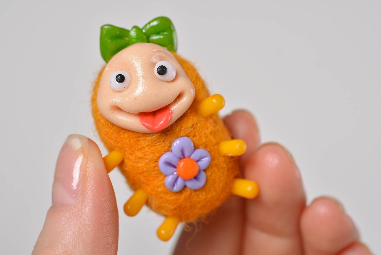 Handmade kleines Spielzeug gefilzte Figur Geschenkideen für Kinder mit Schleife foto 5
