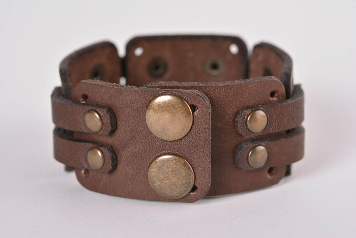 Bracelet cuir Bijou fait main Accessoire design original de couleur brune photo 3