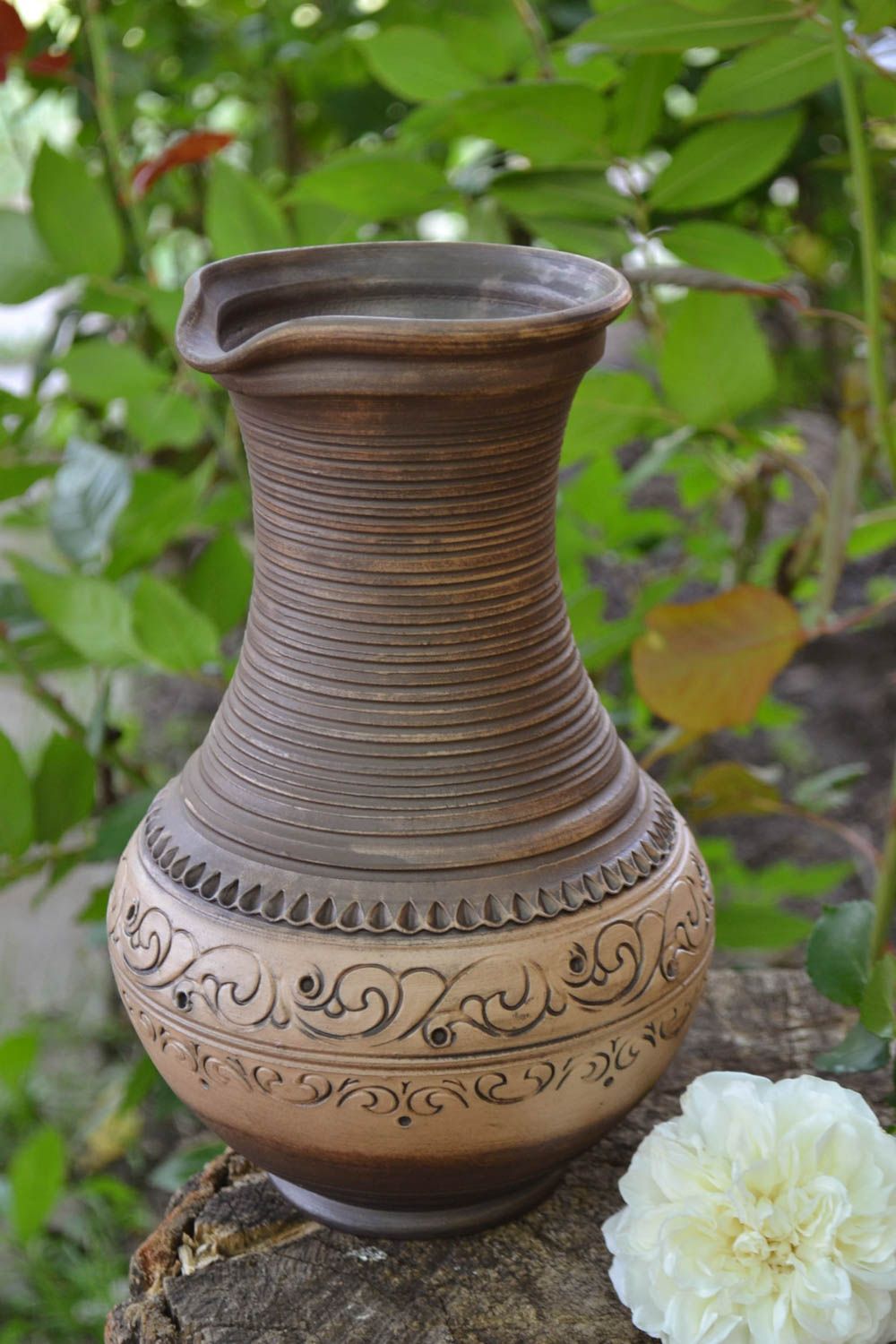 Belle cruche céramique 75 cl faite main brune avec ornements vaisselle écolo photo 1