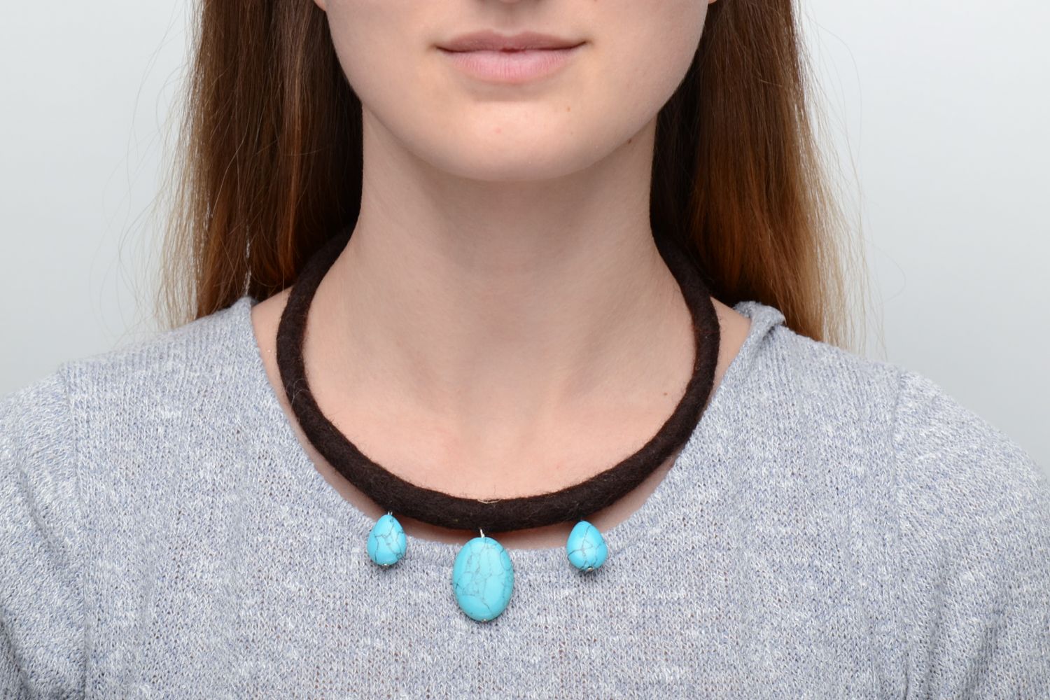Wool necklace with turquoise-like artificial gems photo 5