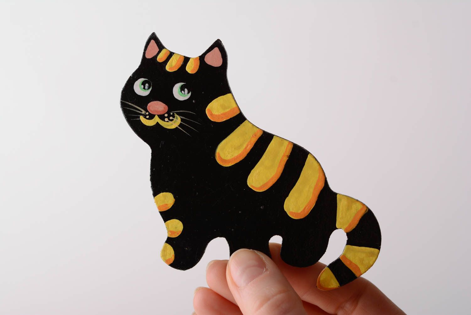 Handmade Katze Kühlschrankmagnet aus Holz mit Bemalung schwarz gelb schön foto 5