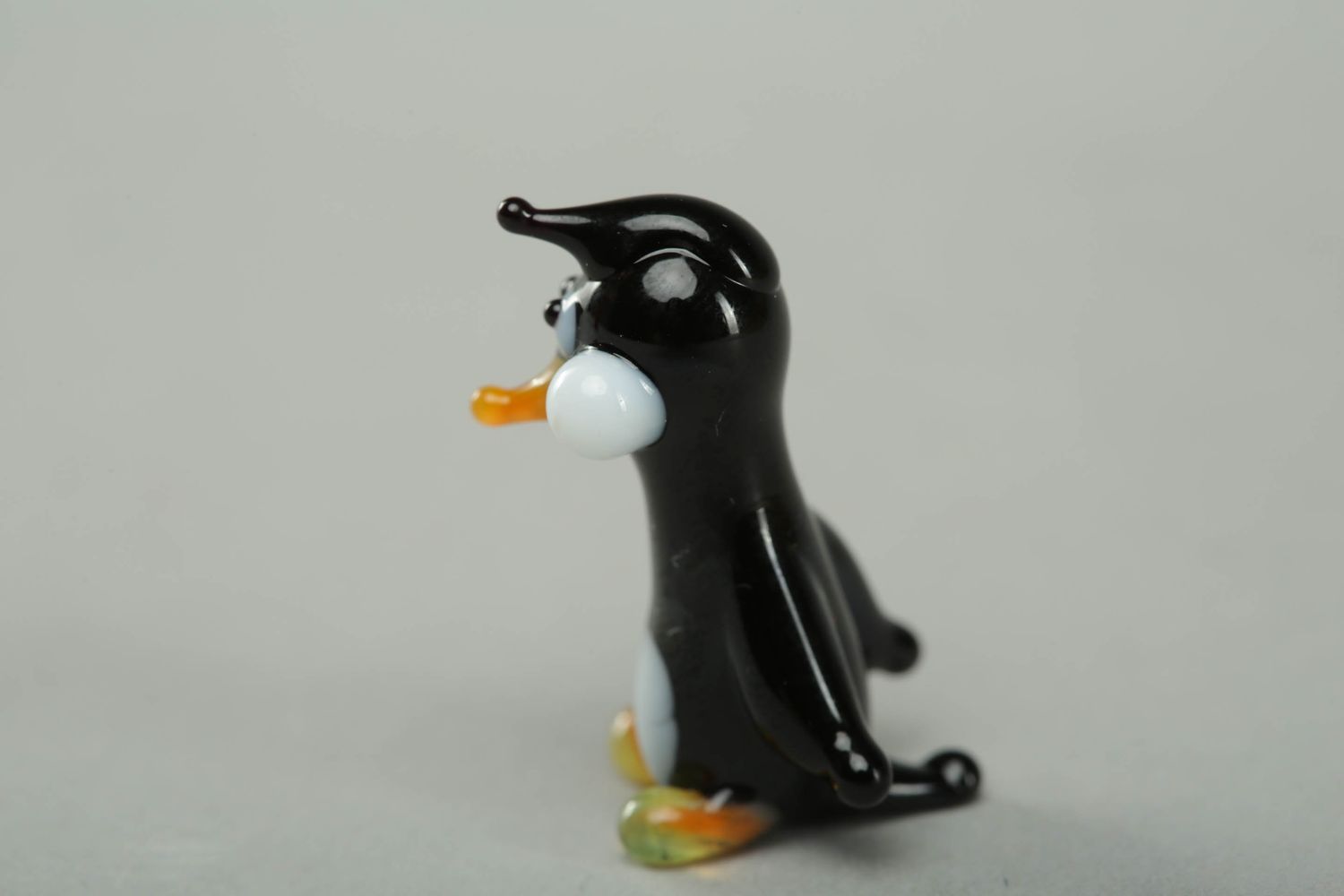 Небольшая стеклянная фигурка в технике лэмпворк Пингвинчик фото 2