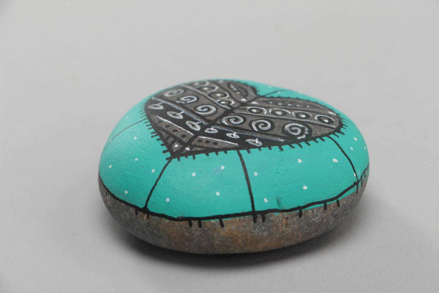 Морской камень для декора дома с росписью акриловыми красками ручной работы Сердце фото 3