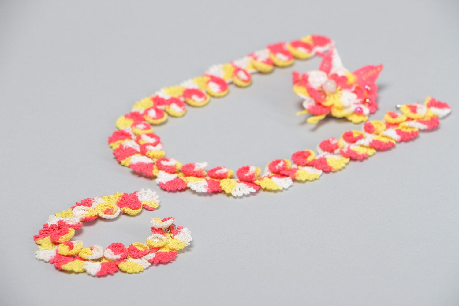 Handmade crochet jewelry set 3 items flower brooch necklace and bracelet photo 3