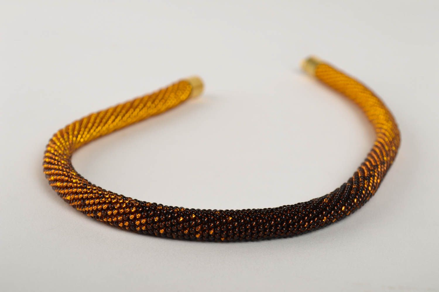 Жгут из бисера украшение ручной работы ожерелье из бисера золотистое с черным фото 3