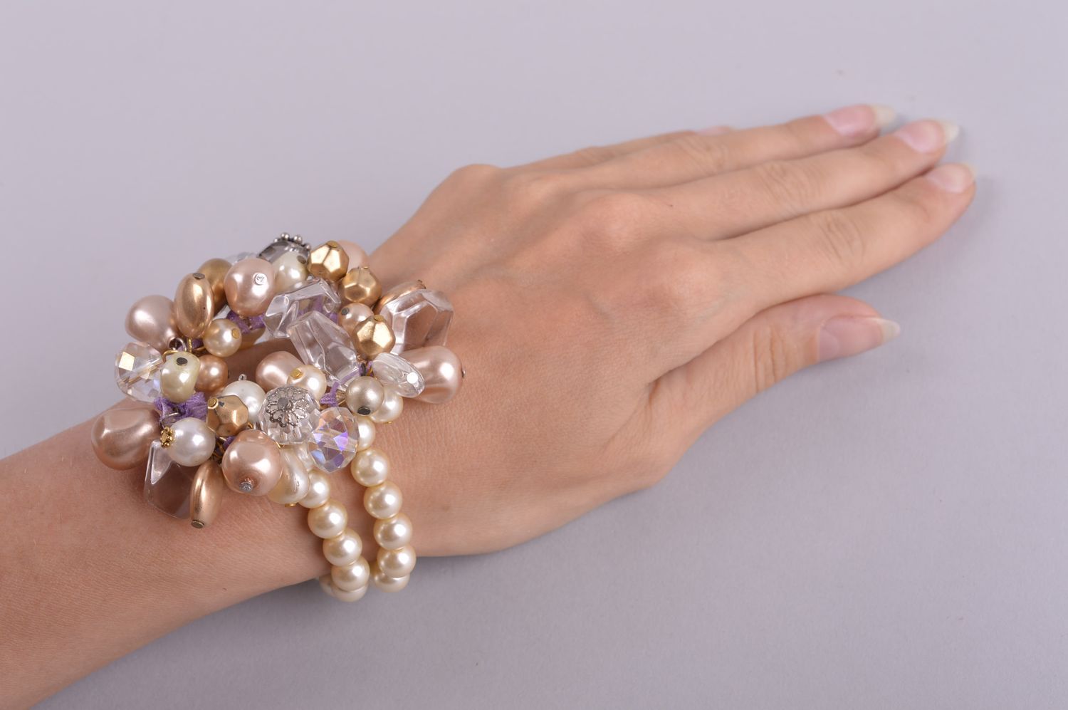Armband Frauen handgefertigt Designer Schmuck Mode Accessoire hell originell foto 4