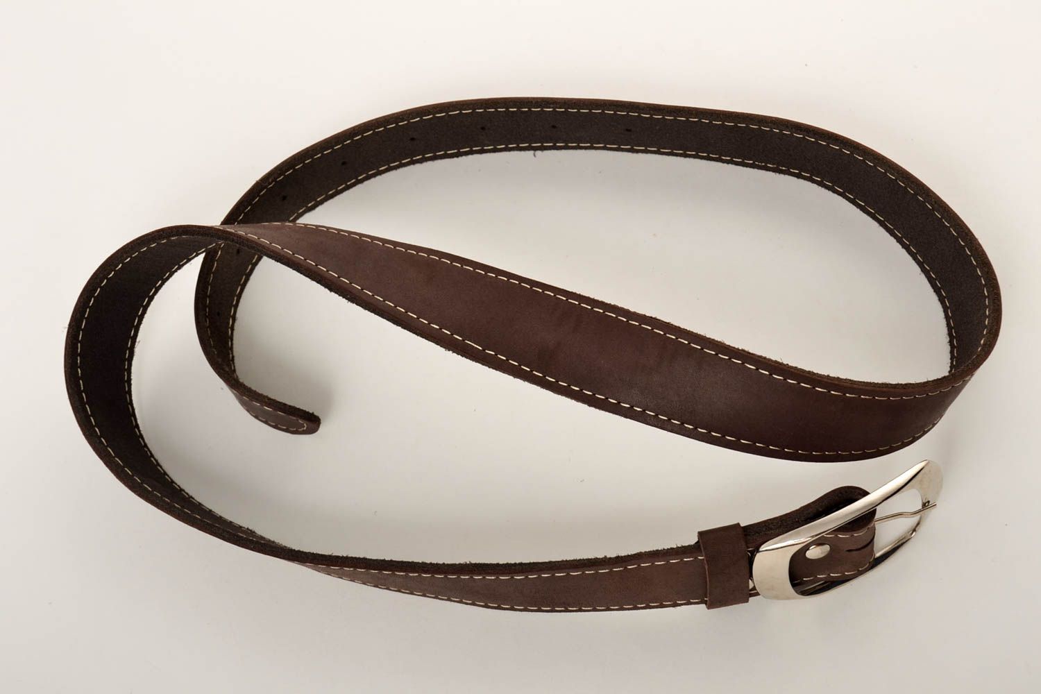 Cinturón de cuero hecho a mano estiloso ropa masculina accesorio de moda foto 4
