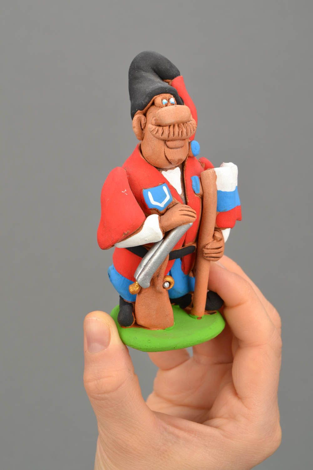 Handmade Figurine aus Ton Kosak mit Gewehr foto 2