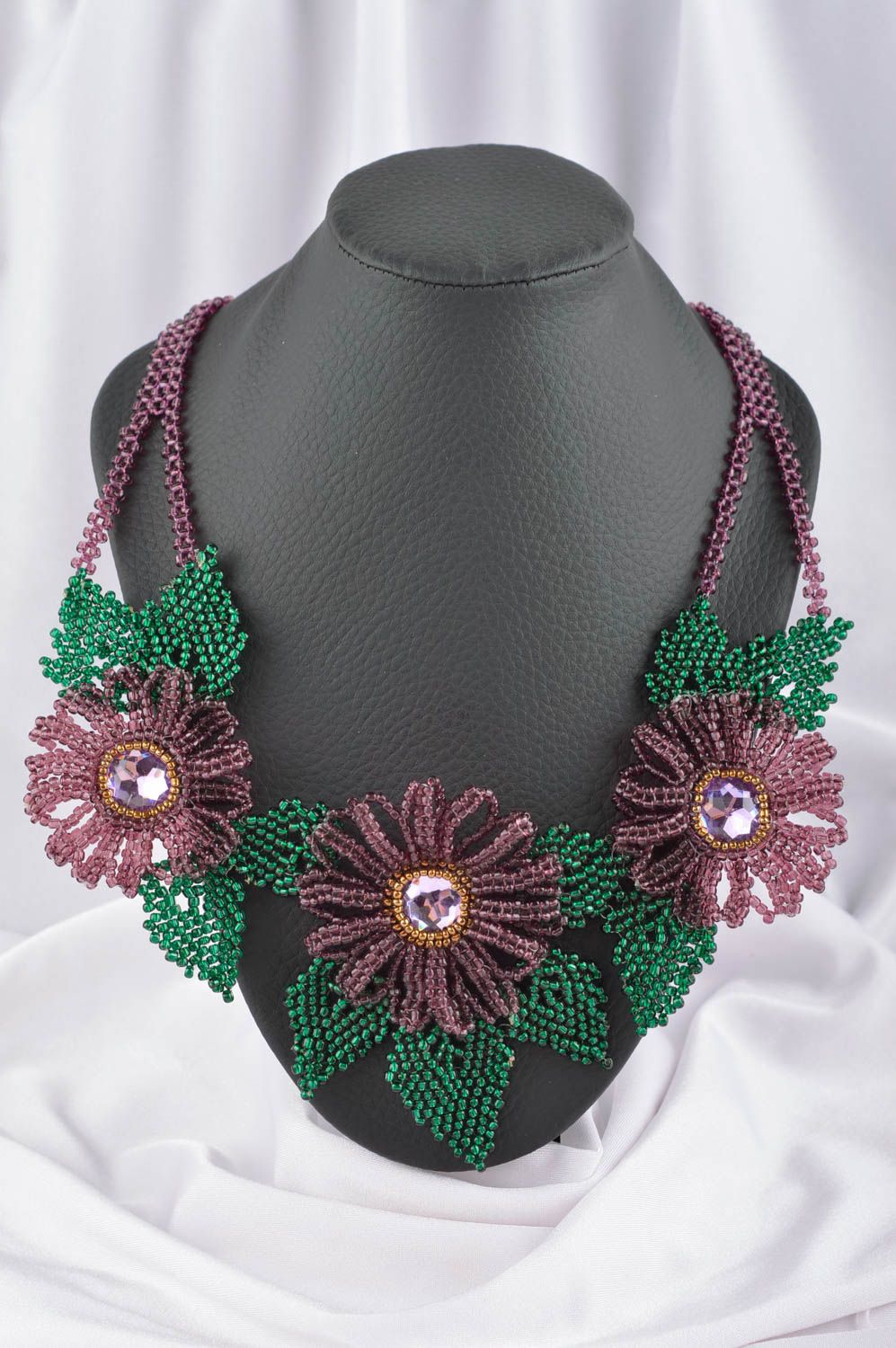 Collier en perles de rocaille Bijou fait main fleurs violettes Accessoire femme photo 1